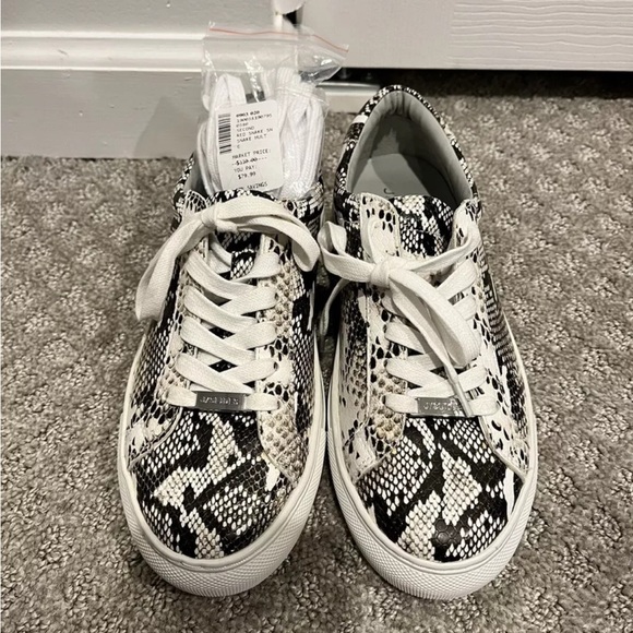 J/Slides NYC Snakeskin Platform Women’s Sneaker 6M-NWOB - Picture 10 of 10
